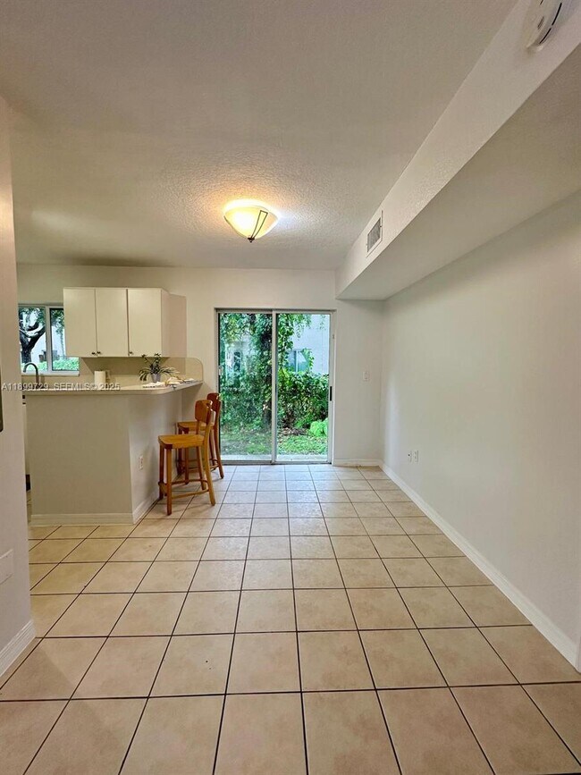 Building Photo - 1270 SE 28th Ct