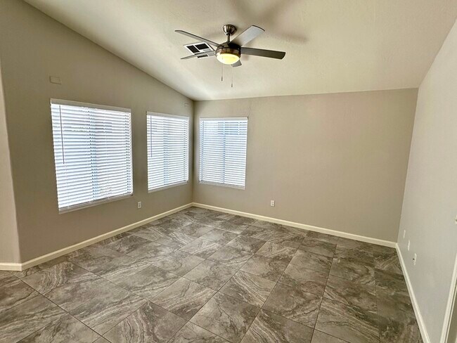 Building Photo - Great Ahwatukee double story home in perfect location.