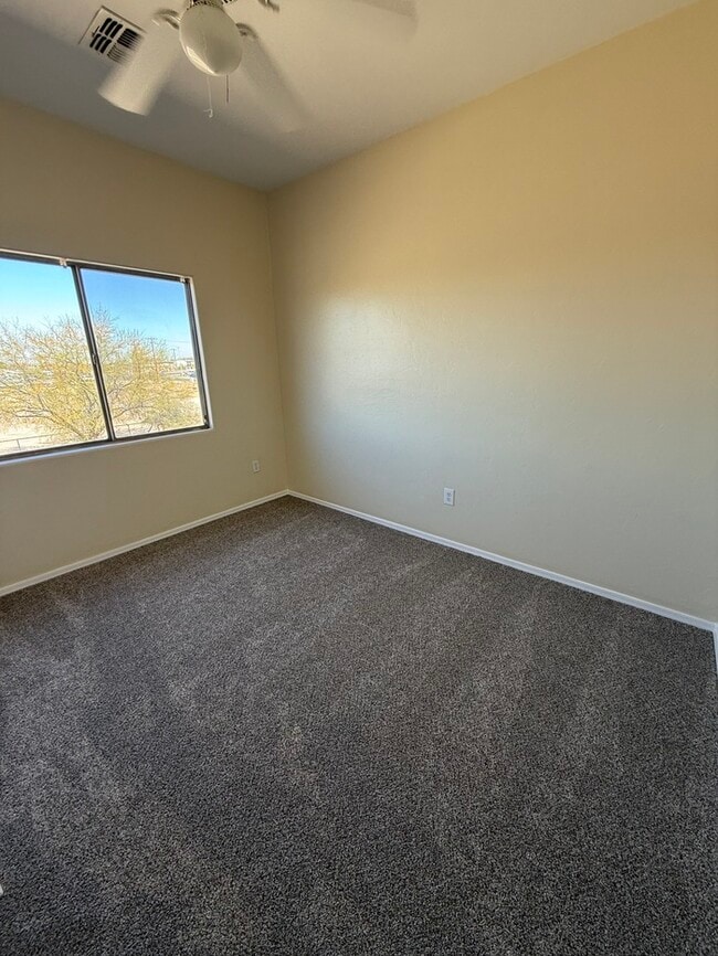 Building Photo - FOR RENT