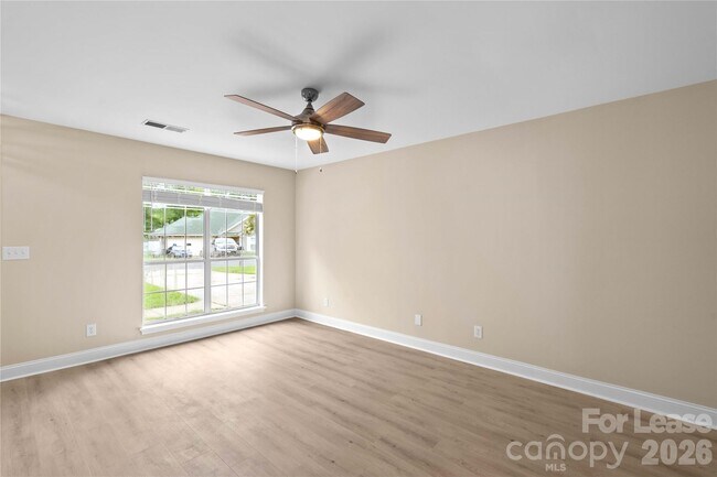 Building Photo - 697 Rebecca Jane Dr