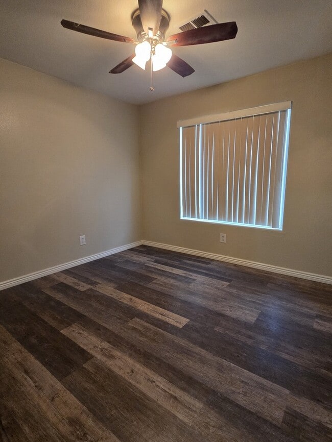 Building Photo - Stunning 4-bedroom 2-bathroom home