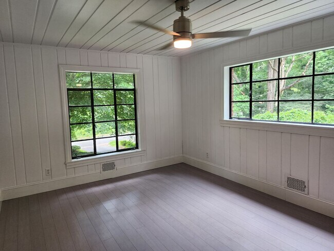 Building Photo - Ranch Home in Newton