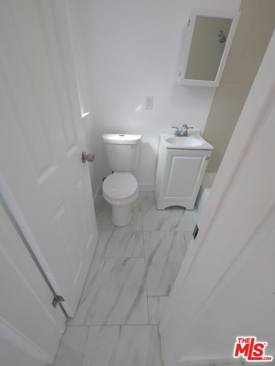 Building Photo - 4215 S Budlong Ave