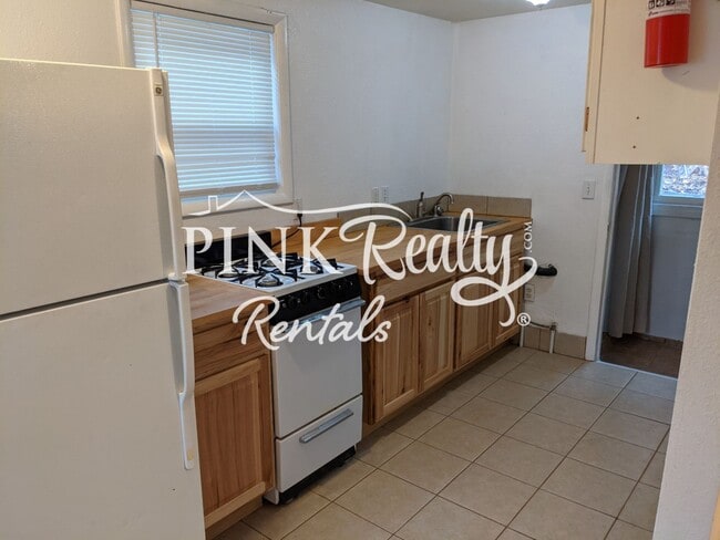 Building Photo - 15 Narrows Rd