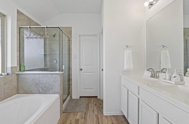 Building Photo - 18426 White Stallion Ln