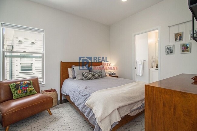 Building Photo - 2349 Decatur St