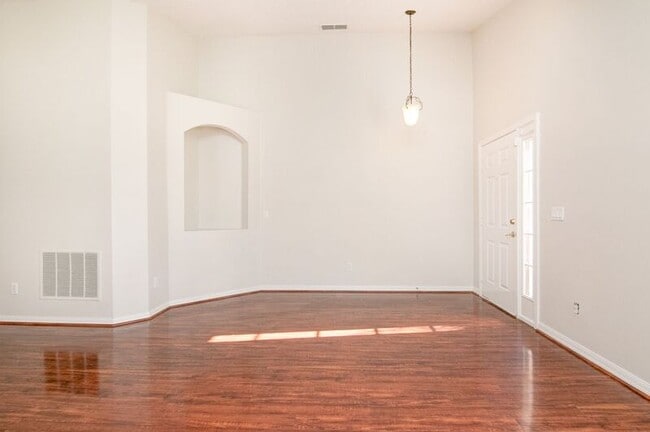 Building Photo - 9853 Portofino Dr