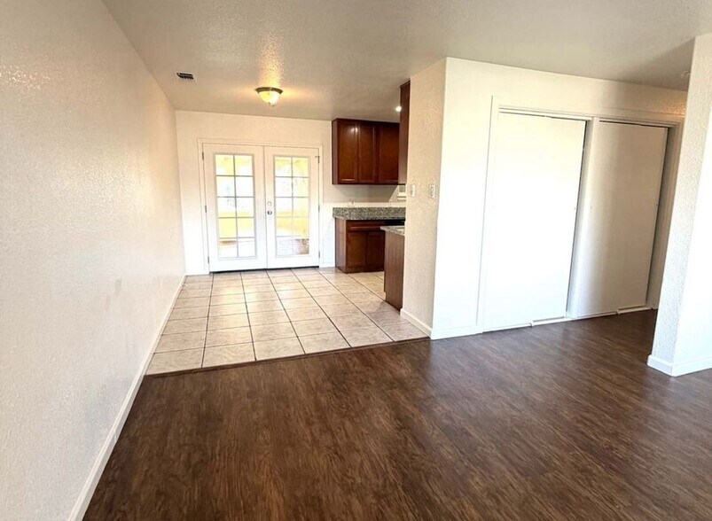 Building Photo - 2129 Winafred St