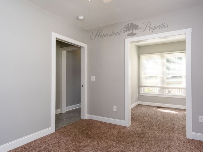 Building Photo - Updated 1 Bed / Bath Duplex on Lamont