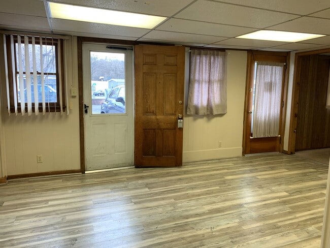 Building Photo - Charming single-family home just a short walk from Shippensburg University!