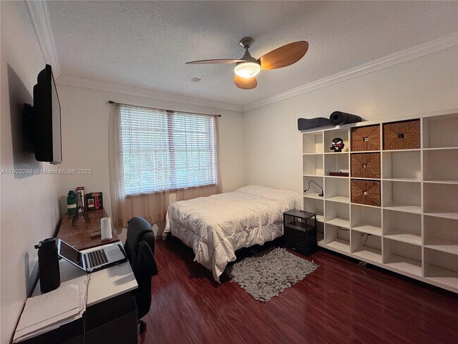 Building Photo - 375 Sabal Way