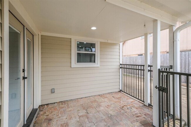 Building Photo - 4738 Whispering Falls Dr