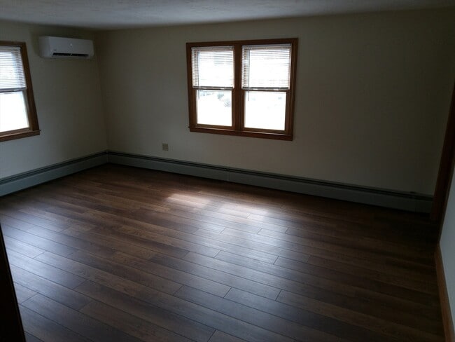 Building Photo - 121 King Philip Rd