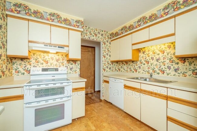 Building Photo - 5315 Merced St