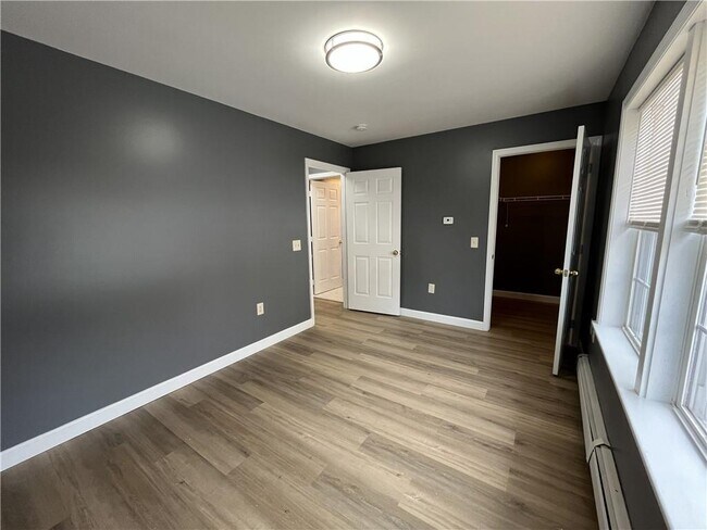 Building Photo - 11 Newcomb St