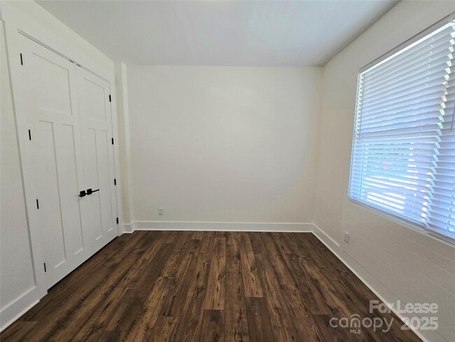 Building Photo - 5 Heartleaf Cir