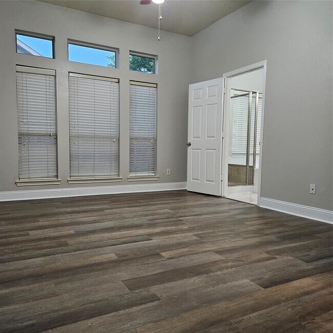 Building Photo - 13043 Sweetgum Shores Dr