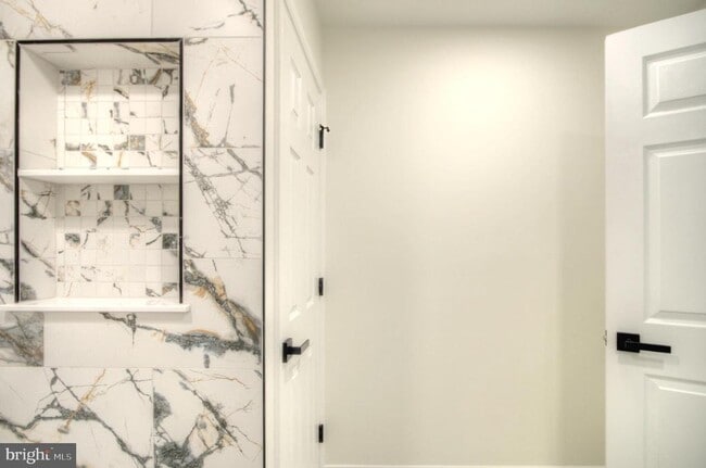 Building Photo - 1326 Chanticleer