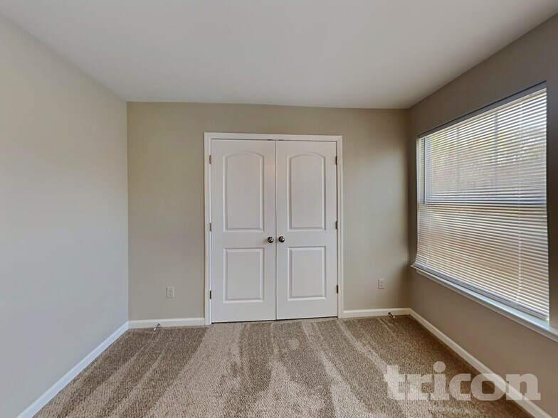 Building Photo - 704 Rocky Grove Glen