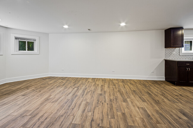 Building Photo - 3614 N Hoyne Ave