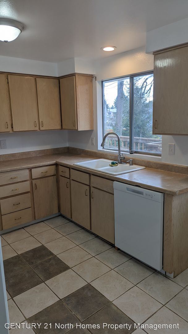 Building Photo - 3 br, 2.5 bath House - 1511 Newport Ct SE
