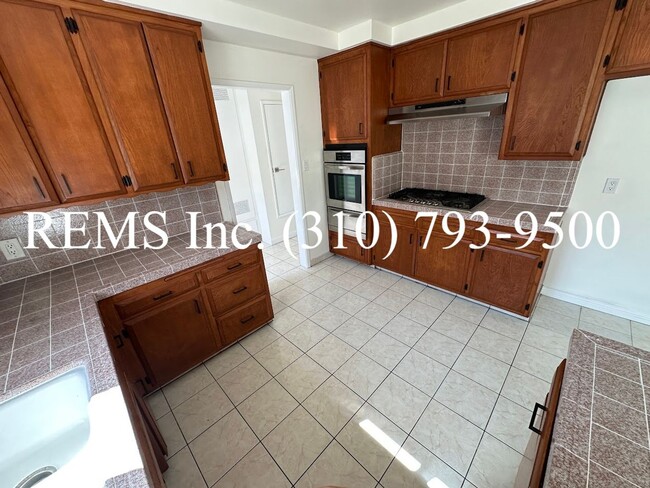 Building Photo - Beautifully Updated Home with 2-Car Garage & Large Bonus Family Room