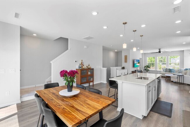 Building Photo - 2245 Kettle Falls Station