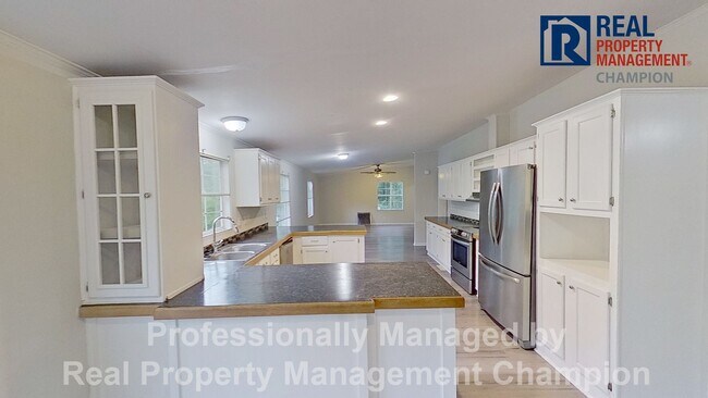 Building Photo - Quiet Country Location in Hampstead