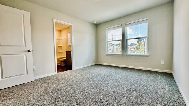 Building Photo - 690 Gabby Pt SW