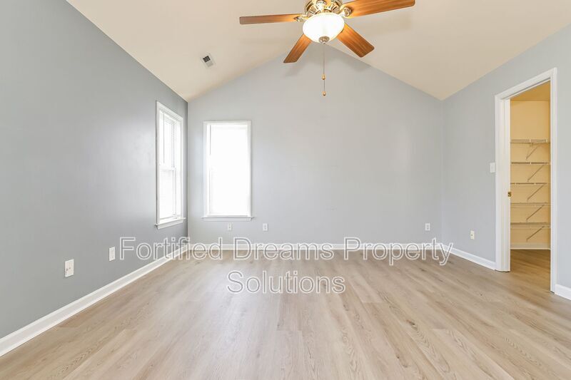 Building Photo - 8 Millpath Ln