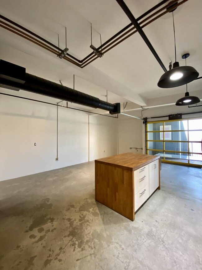 Building Photo - 1 bedroom in Los Angeles CA 90031