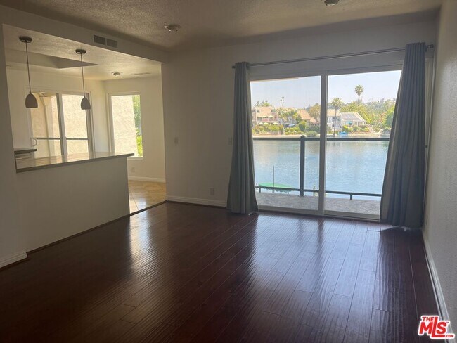 Building Photo - 4650 Park Mirasol Park
