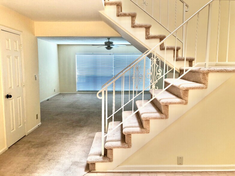 Building Photo - 1194 Hillsboro Mile