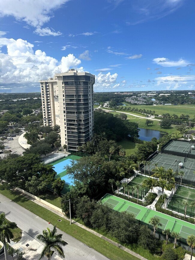 Building Photo - 2425 Presidential Way