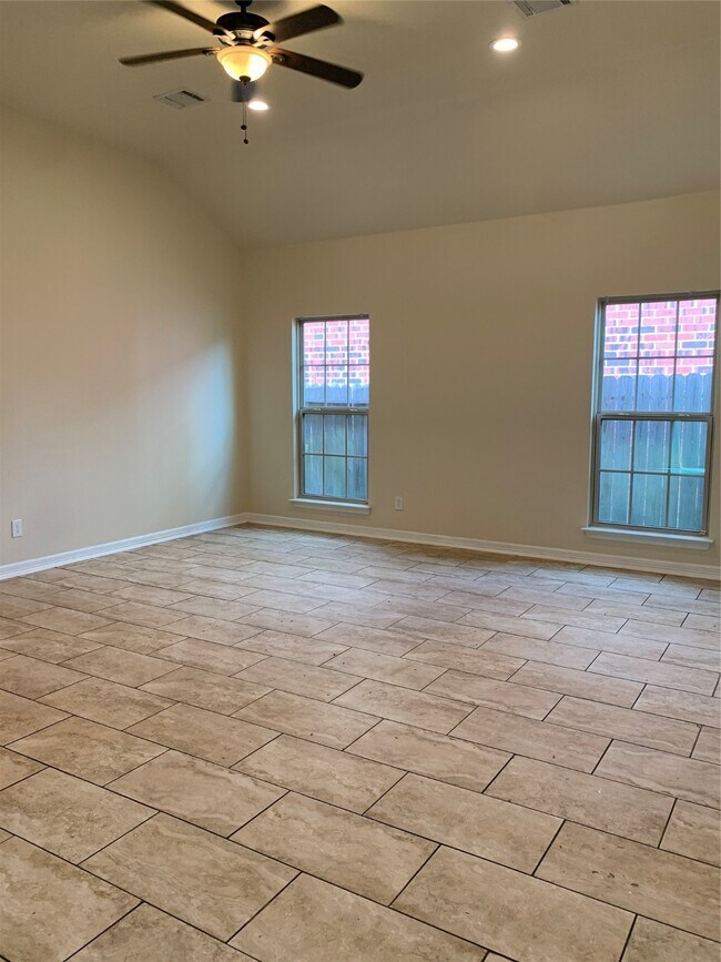 Building Photo - 14914 Darbydale Dr