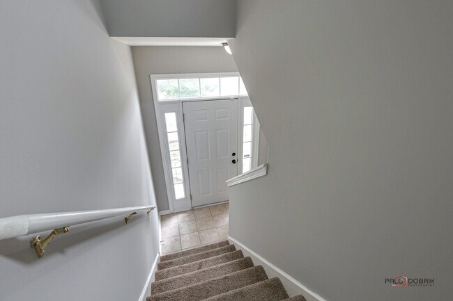 Building Photo - 921 Summit Creek Dr