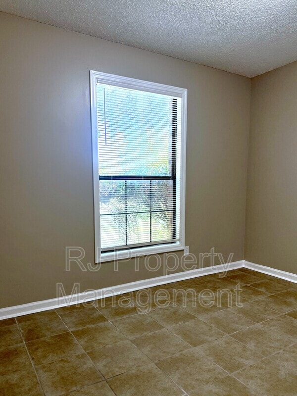 Building Photo - 4308 Ash Creek Cove