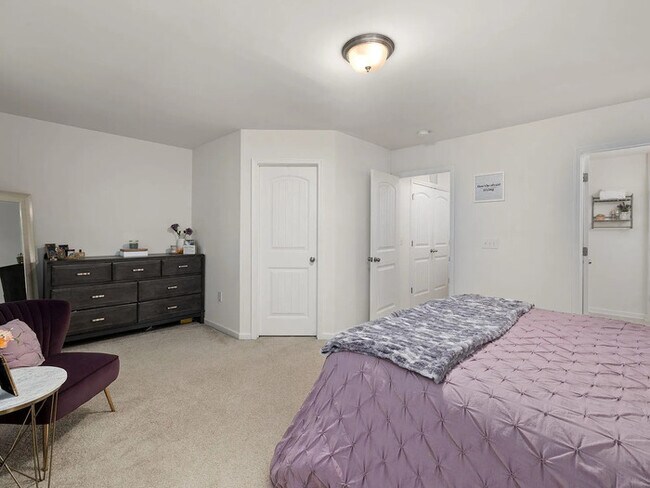 Building Photo - Lease OR Lease to Own