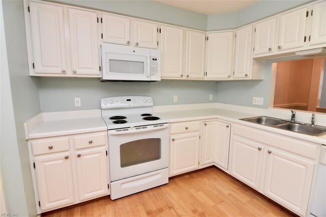 Building Photo - 145 Horse Run Dr