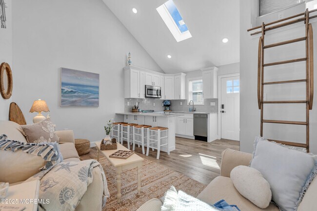 Building Photo - 101 W Cove Way