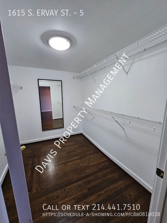 Building Photo - 1615 S Ervay St