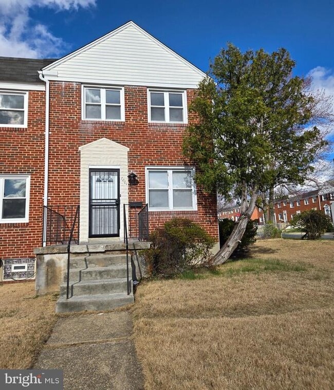 Building Photo - 7801 Hillsway Ave