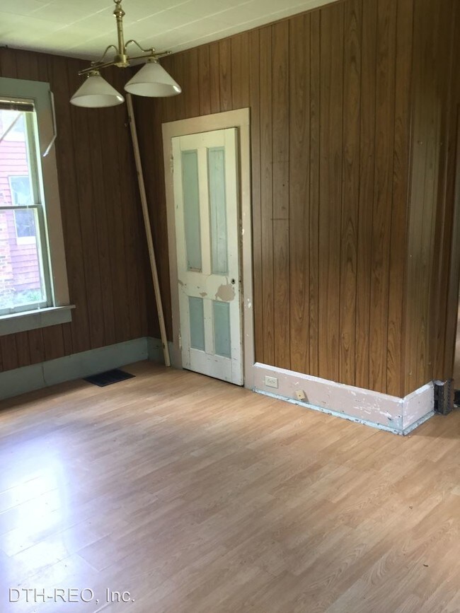 Building Photo - 2 br, 1 bath House - 450 South Ave SE