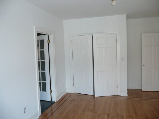 Building Photo - 315 S 46th St