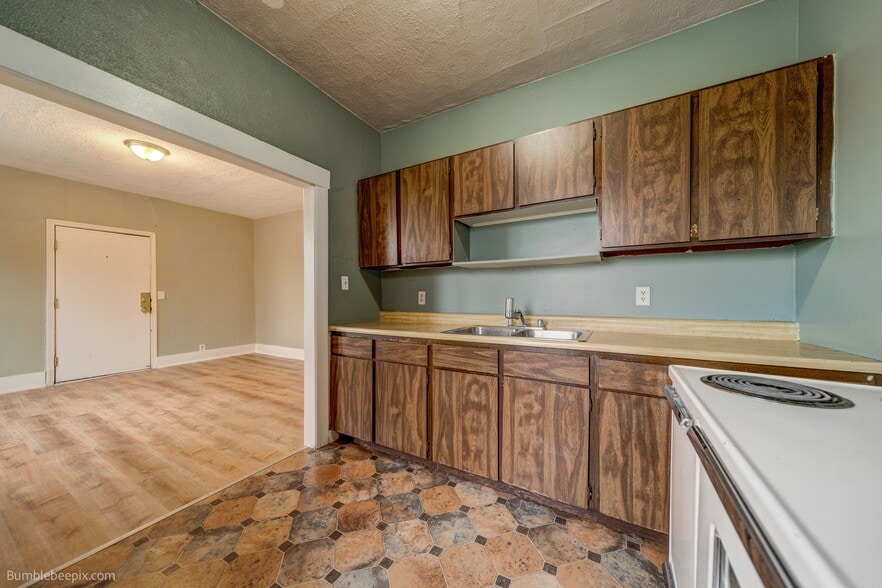 Building Photo - 802 Pine St