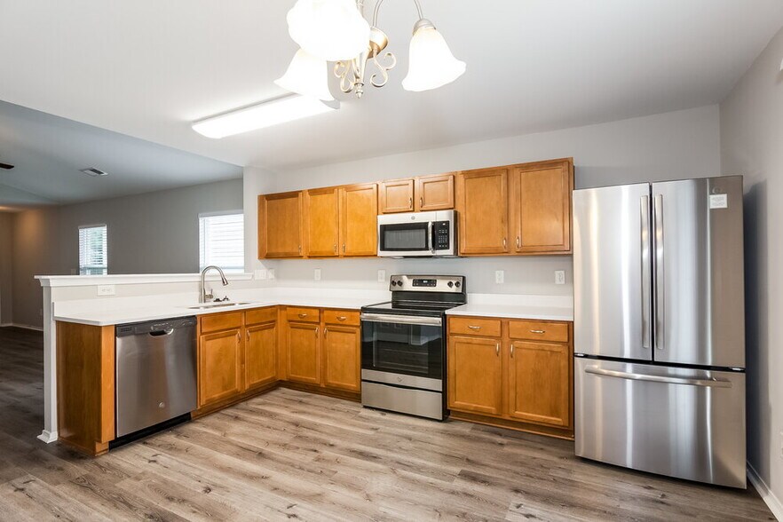 Building Photo - 2434 Buckleigh Dr