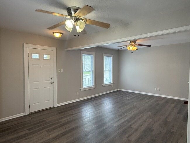 Building Photo - Private 4 bedroom home in West Allis
