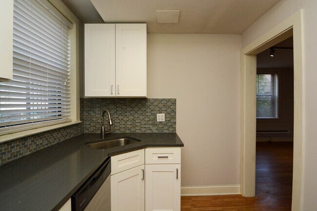 Building Photo - 2328 N Rockwell St