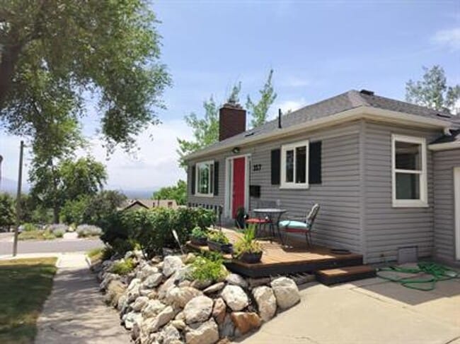 Building Photo - Charming Home located in the Avenues in Sa...