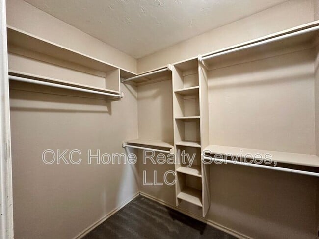 Building Photo - 4501 SE 78th St